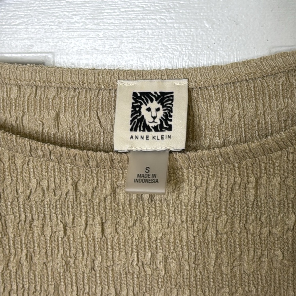 Anne Klein Beige Textured Short Sleeve Top - Picture 2 of 9